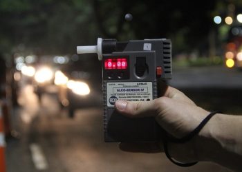 PM prende mulher por embriaguez ao volante e desobediência