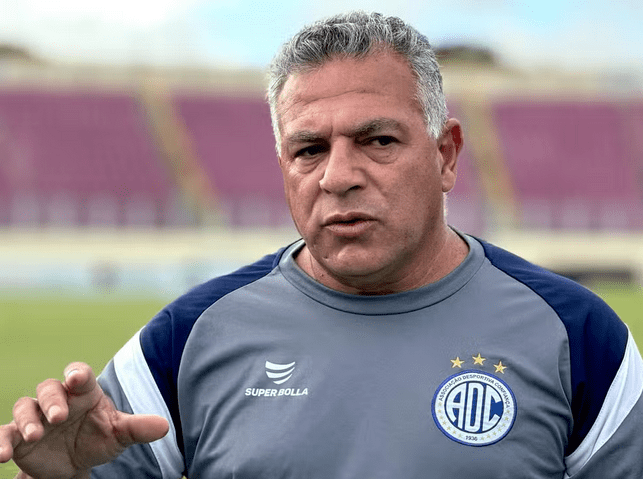 Luizinho Vieira não resiste à derrota no Clássico Maior e é demitido do Confiança