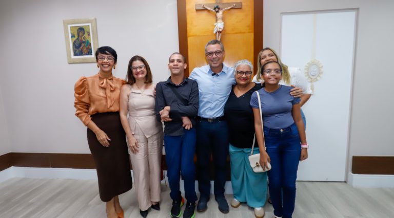 Governador recebe estudante da rede estadual aprovado em 1º lugar em Relações Internacionais na UFS