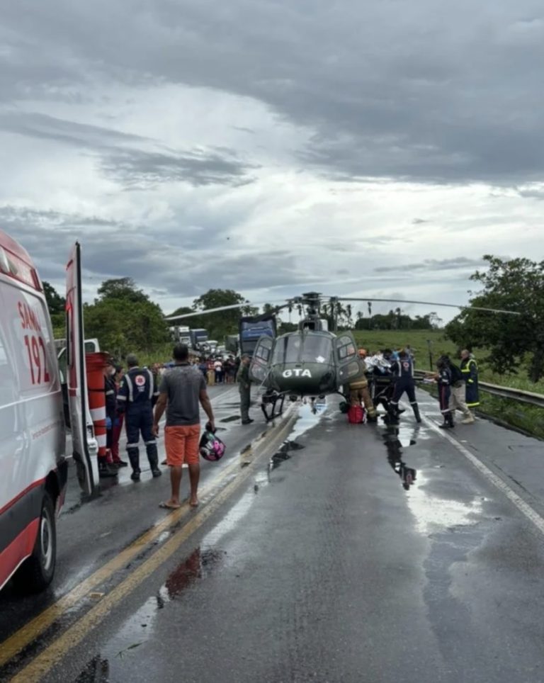 Gestante é resgatada após capotamento na BR-101