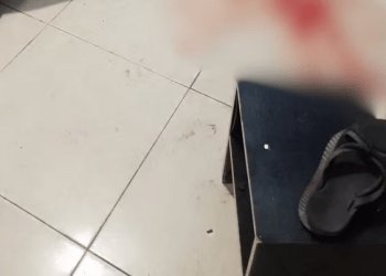 Suspeito é preso e mulher é encontrada esfaqueada dentro de casa