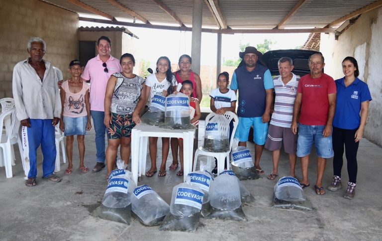 Entrega de mais 17 mil alevinos fortalece o trabalho de produtores rurais em Lagarto