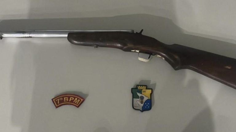 Homem é preso após ameaçar vizinhos com arma de fogo em Riachão do Dantas
