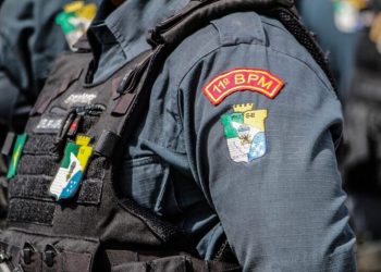 PM prende suspeito de matar homem a facadas dentro de micro-ônibus