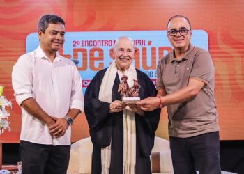 Palestra da Monja Coen reúne mais de mil servidores públicos em Simão Dias