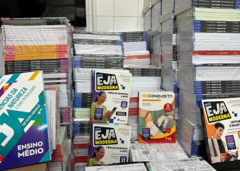 Sistema prisional de Sergipe recebe livros didáticos para alunos privados de liberdade