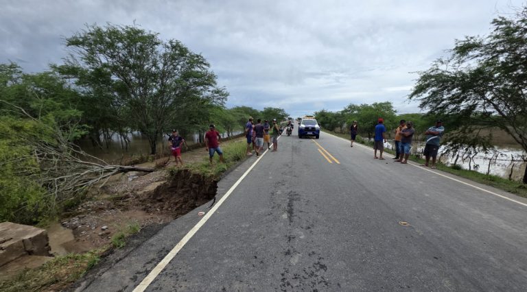Trecho da Rodovia SE-290 entre Tobias Barreto e Poço Verde é totalmente interditado