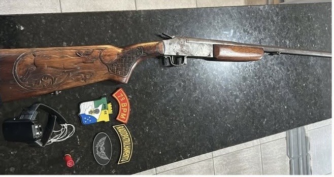 Polícia Militar prende suspeito por invasão de propriedade e apreende arma de fogo em Lagarto