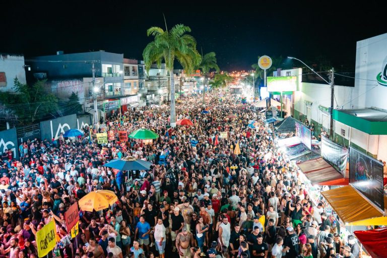 Multidão celebra os 146 anos de Lagarto na Avenida da Bica