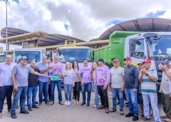 Ibrain de Valmir acompanha assinatura de pavimentação e entrega de equipamentos em Lagarto