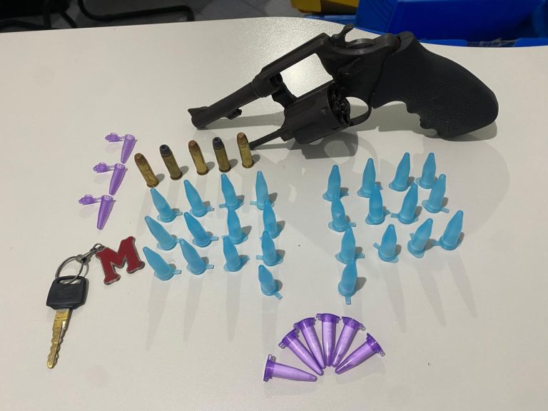 Ação conjunta apreende arma e cocaína em Poço Verde