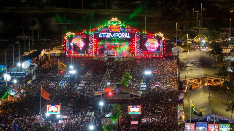Arraiá do Povo 2026 segue neste sábado com shows de Joelma e Adelmário Coelho