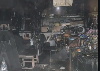 Corpo de Bombeiros combate incêndio em loja no Centro de Lagarto