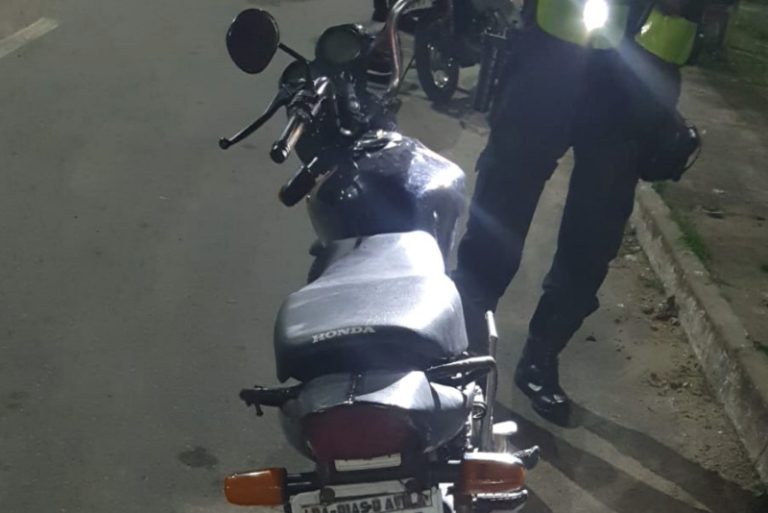 PMSE apreende motocicleta com sinais identificadores adulterados durante operação na divisa entre Sergipe e Bahia