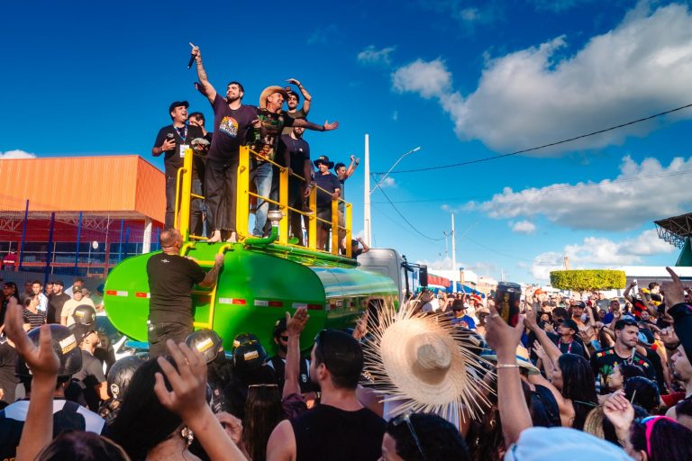 Festival da Mandioca 2026: Pega do Mastro reúne multidão em Lagarto