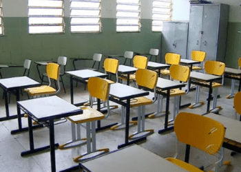 Adolescente é apreendido após ser flagrado com faca durante confusão em escola estadual em Aracaju