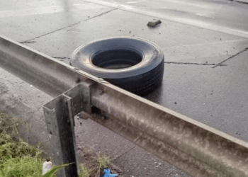 Mulher morre ao ser atingida por pneu que se soltou de ônibus em Propriá