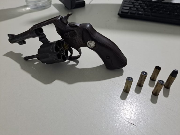 PC prende suspeito e apreende arma em Tobias Barreto