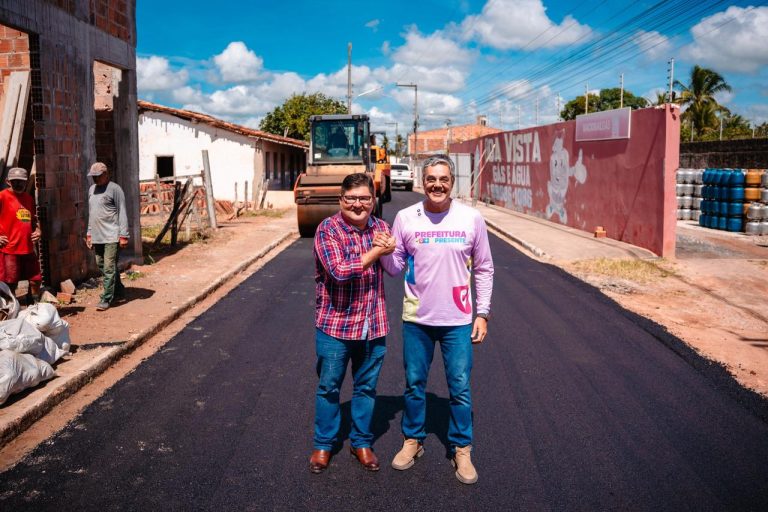 Prefeito de Lagarto acompanha obra de pavimentação e recolhe demandas dos moradores do Alto da Boa Vista