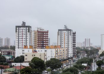 Chuvas leves e ventos moderados seguem até este sábado, 20