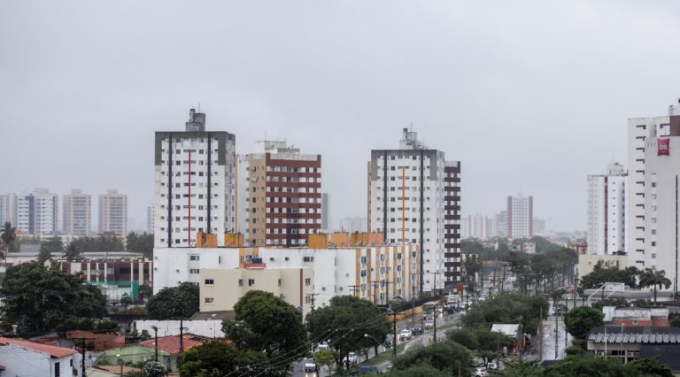 Chuvas leves e ventos moderados seguem até este sábado, 20