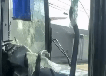 Ônibus com torcedores do Confiança é atacado por organizada do Botafogo-PB no Almeidão