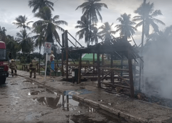 VÍDEO: Bar pega fogo na Praia do Saco em Estância