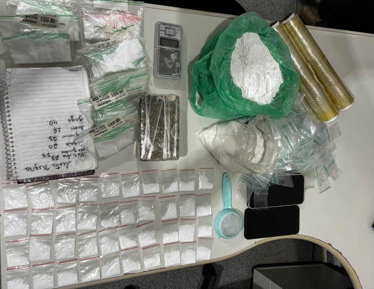 Polícia Civil apreende mais de 380 porções de cocaína e uma barra de maconha em SE