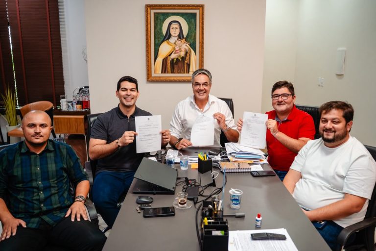 Prefeito Sérgio Reis autoriza início de obras no povoado Colônia 13