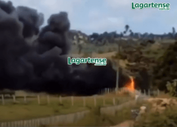 Ônibus escolar é consumido por incêndio no povoado Sobrado, em Lagarto