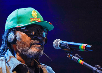 Cantor Edson Gomes é internado em UTI de hospital na Bahia após passar mal depois de show