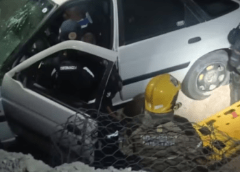 Homem fica ferido após veículo cair em cratera em rodovia de Sergipe