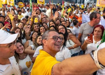Multidão acompanha o governador Fábio Mitidieri e marca convenção do PSB em Sergipe