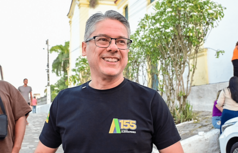 Delegado Alessandro mantém vantagem e aparece entre os eleitos ao Senado
