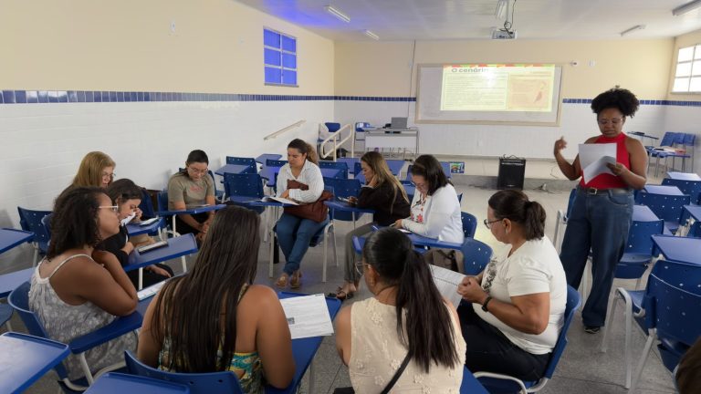 Professores da rede municipal passam pelo 3º ciclo de formação do Programa Alfabetizar pra Valer