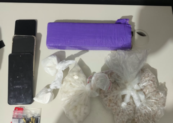 PM prende dupla, apreende drogas e 50 munições durante blitz em Poço Verde