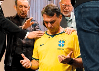 Briga de Flávio Bolsonaro com a CNBB e o risco real de perda de votos na base cristã