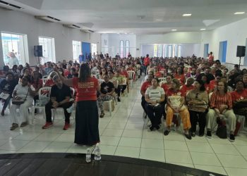 Professores estaduais iniciam greve com ato em Aracaju