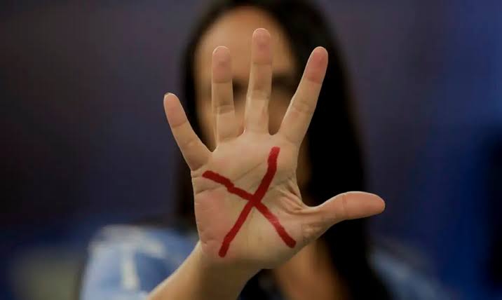 Por dentro da rede de influenciadores que ataca o voto feminino no Brasil