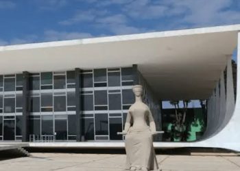 Após pedido de vista, STF interrompe sessão sem definir se junta ou mantém separados casos de Moraes e Mendonça