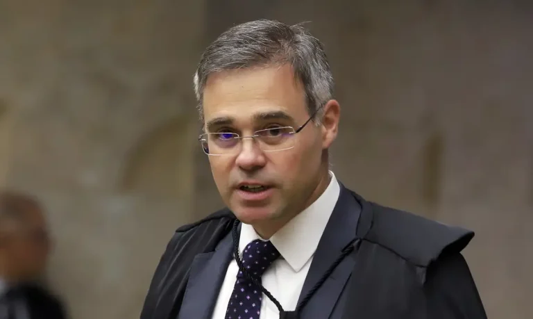 Mendonça homologa delação sobre financiamento do filme sobre Bolsonaro