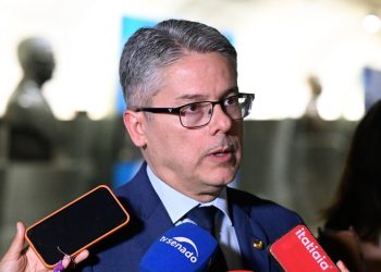 Alessandro Vieira anuncia voto favorável ao fim da escala 6×1