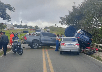 Colisão entre quatro veículos é registrada na BR-235, em Itabaiana