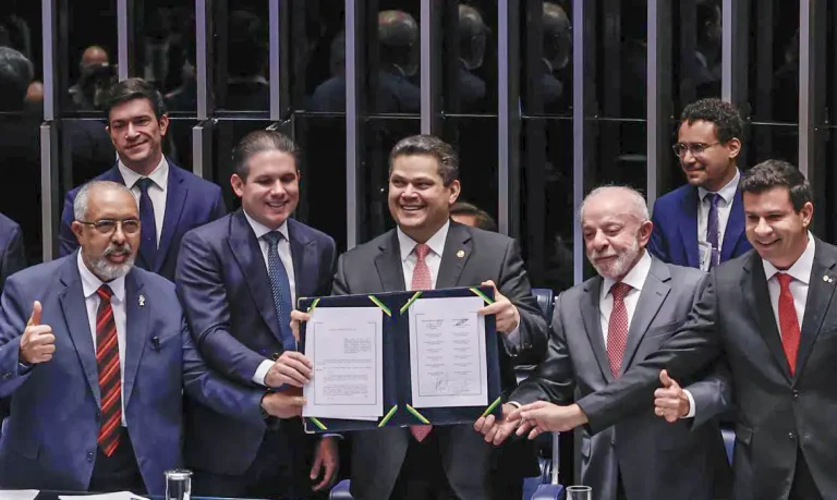 Congresso promulga emenda do fim da 6×1; escala 5×2 começa em 60 dias