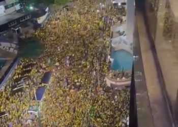 Apoiadores de Flávio Bolsonaro fazem ato em Aracaju