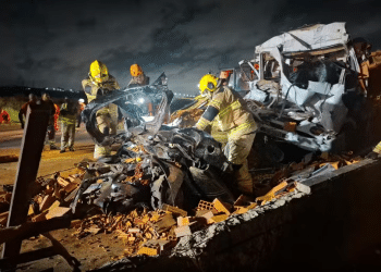 Acidente entre carreta, caminhão e carro deixa dois mortos na BR-101 em Nossa Senhora do Socorro