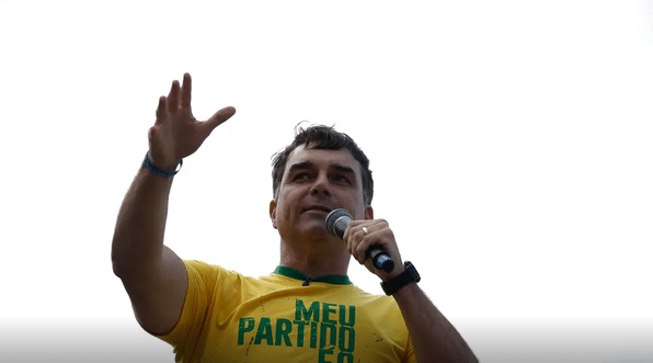 Screenshot 2026-10-27 at 17-54-36 Aliado de Trump diz que Flávio Bolsonaro chegou aos EUA Agência Brasil