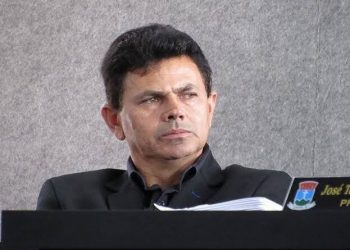 Valmir de Francisquinho fica inelegível, mas permanece secretário até o trânsito em julgado