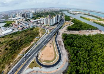 Condutores comemoram liberação da nova alça do Complexo Viário Senadora Maria do Carmo