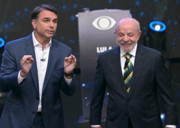 Flávio e Lula trocam ataques e citam Luchsinger, Vorcaro e SUS no 1º debate